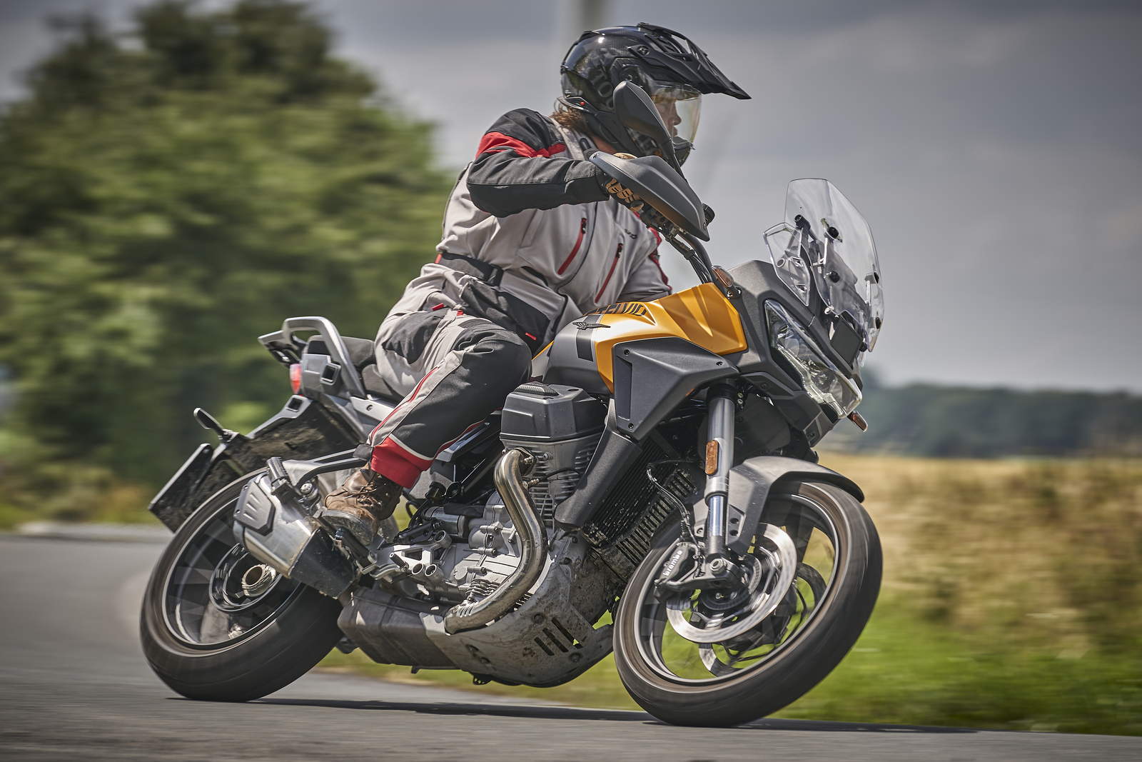 Honda Africa Twin CRF 1100 vs Moto Guzzi Stelvio